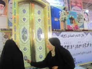 رونمایی از درب حرم مطهر عسکرین در شهرستان کارون