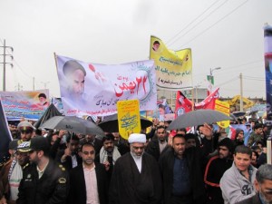 راهپیمایی باشکوه ۲۲ بهمن مردم شهرستان کارون زیر بارش باران