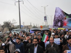 راهپیمایی باشکوه ۲۲ بهمن مردم شهرستان کارون زیر بارش باران
