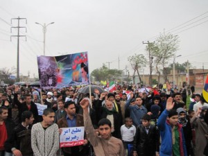 راهپیمایی باشکوه ۲۲ بهمن مردم شهرستان کارون زیر بارش باران