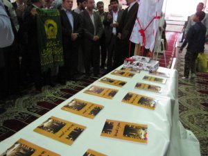 رونمایی از کتاب معجزه قصه ها توسط امام جمعه کارون