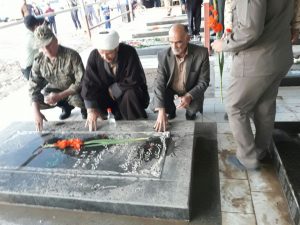 مراسم غبار روبی و عطرافشانی گلزار شهدای شهر ستان کارون