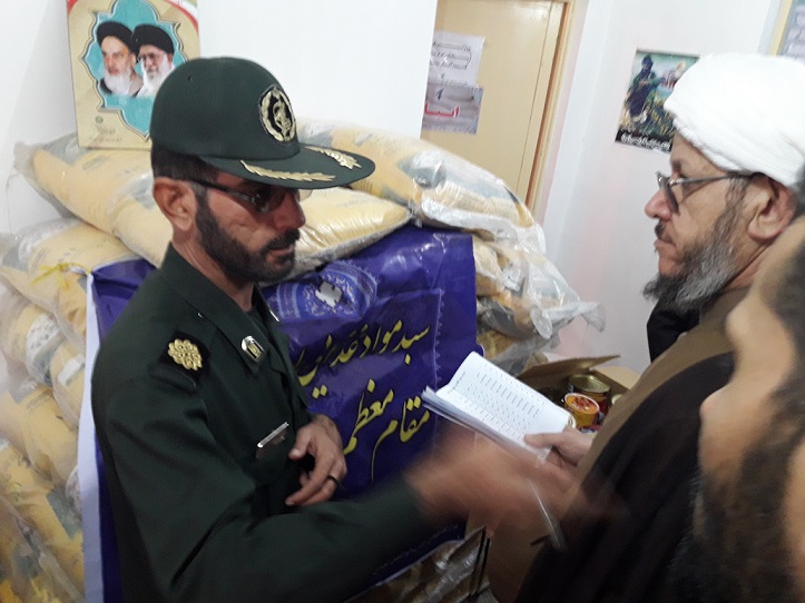 بازدید امام جمعه کارون از محل توزیع هدایای مقام معظم رهبری در کارون