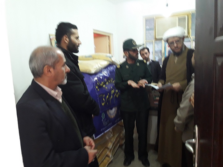 بازدید امام جمعه کارون از محل توزیع هدایای مقام معظم رهبری در کارون
