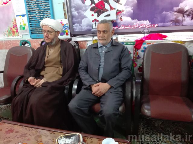 حضور امام جمعه شهرستان کارون در جشن انقلاب دبیرستان صداقت