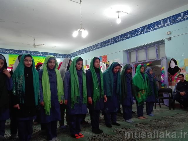 حضور امام جمعه شهرستان کارون در جشن انقلاب دبیرستان صداقت