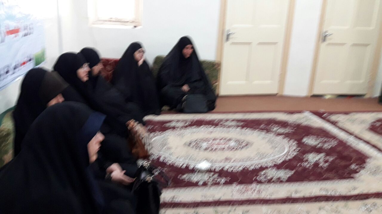 دیدار خانواده شهدا با امام جمعه کارون