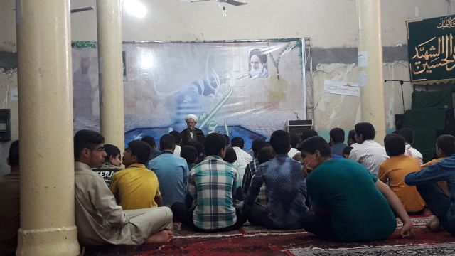 حضور امام جمعه در بین معتکفین شهرستان کارون