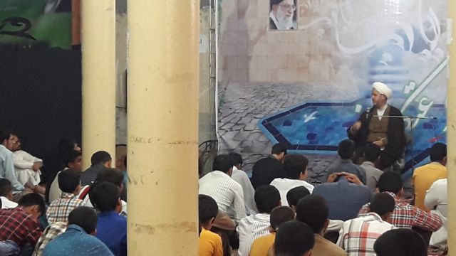 حضور امام جمعه در بین معتکفین شهرستان کارون
