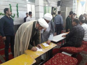 امام جمعه شهرستان کارون رأی خود را به صندوق انداخت