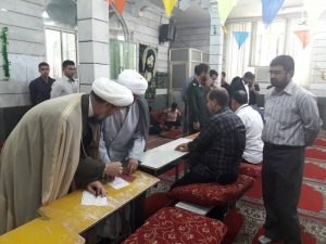 امام جمعه شهرستان کارون رأی خود را به صندوق انداخت