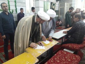 امام جمعه شهرستان کارون رأی خود را به صندوق انداخت