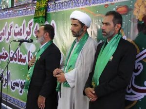 گزارش تصویری/خادمان حامل پرچم حرم مطهر امام رضا(ع) در نماز جمعه کارون