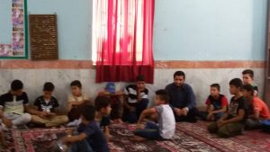نماز وحدت مسئولین شهرستان کارون با دانش آموزان یتیم برگزار شد