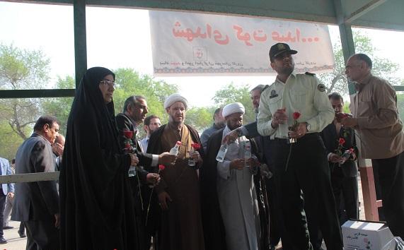 به مناسبت هفته دولت مراسم غبارروبی و عطرافشانی مزارشهدای کارون برگزارشد