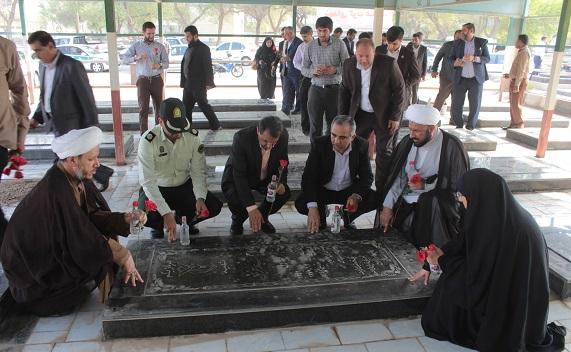 به مناسبت هفته دولت مراسم غبارروبی و عطرافشانی مزارشهدای کارون برگزارشد