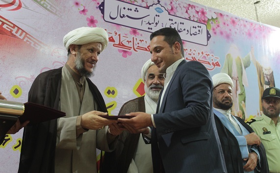 آیئن شعر خوانی و تجلیل از ۲۵ شاعر برتر شهرستان کارون برگزار شد