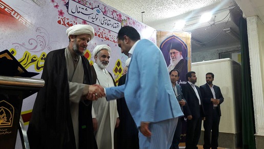 آیئن شعر خوانی و تجلیل از ۲۵ شاعر برتر شهرستان کارون برگزار شد
