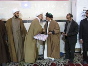 اهدای جوایز به شرکت کنندگان در نماز جمعه کارون به مناسبت امامت امام زمان(عج)