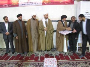 اهدای جوایز به شرکت کنندگان در نماز جمعه کارون به مناسبت امامت امام زمان(عج)