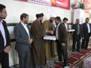 اهدای جوایز به شرکت کنندگان در نماز جمعه کارون به مناسبت امامت امام زمان(عج)