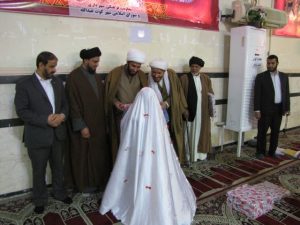 اهدای جوایز به شرکت کنندگان در نماز جمعه کارون به مناسبت امامت امام زمان(عج)