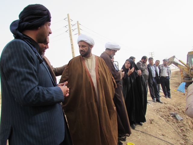 بازدید امام جمعه کارون از لوله کشی روستای ام البنین