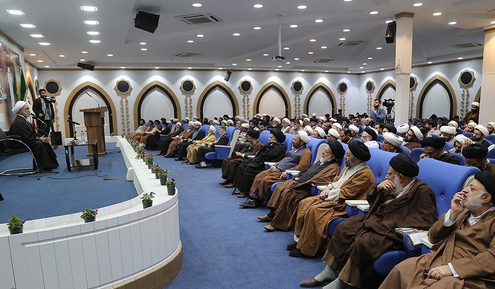 گزارش تصویری/حضور امام جمعه کارون در آیین نکوداشت عالم فقید،آیتالله مروج