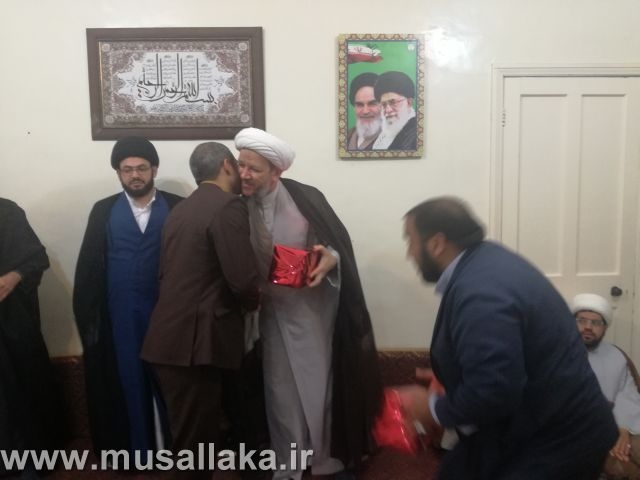جلسه تقدیر از مجریان، موذنین، مکبرین و قاریان نمازجمعه کارون برگزار شد.