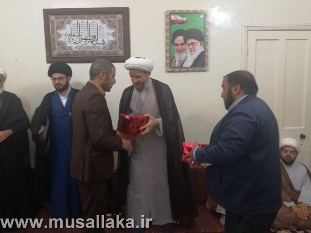 جلسه تقدیر از مجریان، موذنین، مکبرین و قاریان نمازجمعه کارون برگزار شد.