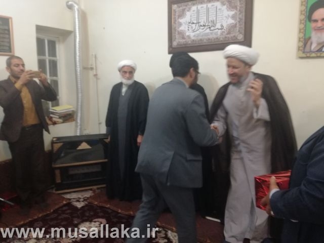 جلسه تقدیر از مجریان، موذنین، مکبرین و قاریان نمازجمعه کارون برگزار شد.