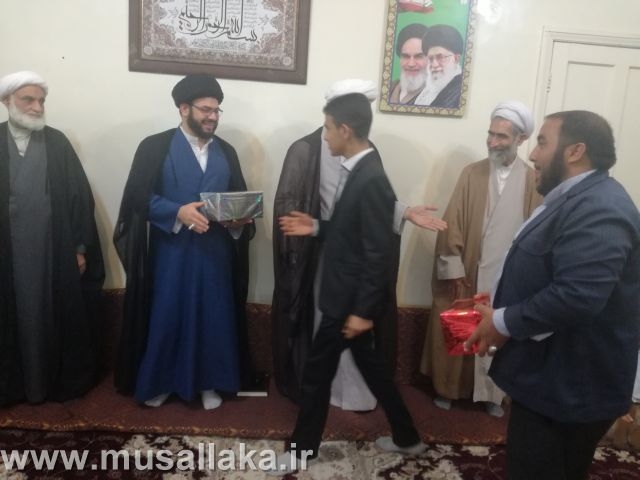 جلسه تقدیر از مجریان، موذنین، مکبرین و قاریان نمازجمعه کارون برگزار شد.