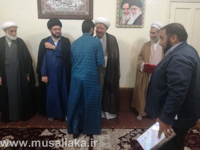 جلسه تقدیر از مجریان، موذنین، مکبرین و قاریان نمازجمعه کارون برگزار شد.