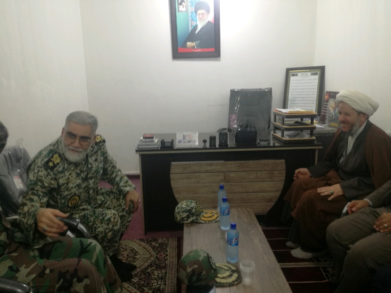 روز گذشته امیر سرتیپ احمدرضا پوردستان رئیس مرکز مطالعات راهبردی ارتش جمهوری اسلامی ایران و جمعه از فرماندهان ارتش با حجت الاسلام والمسلمین خضیراوی امام جمعه کارون دیدار کردند.