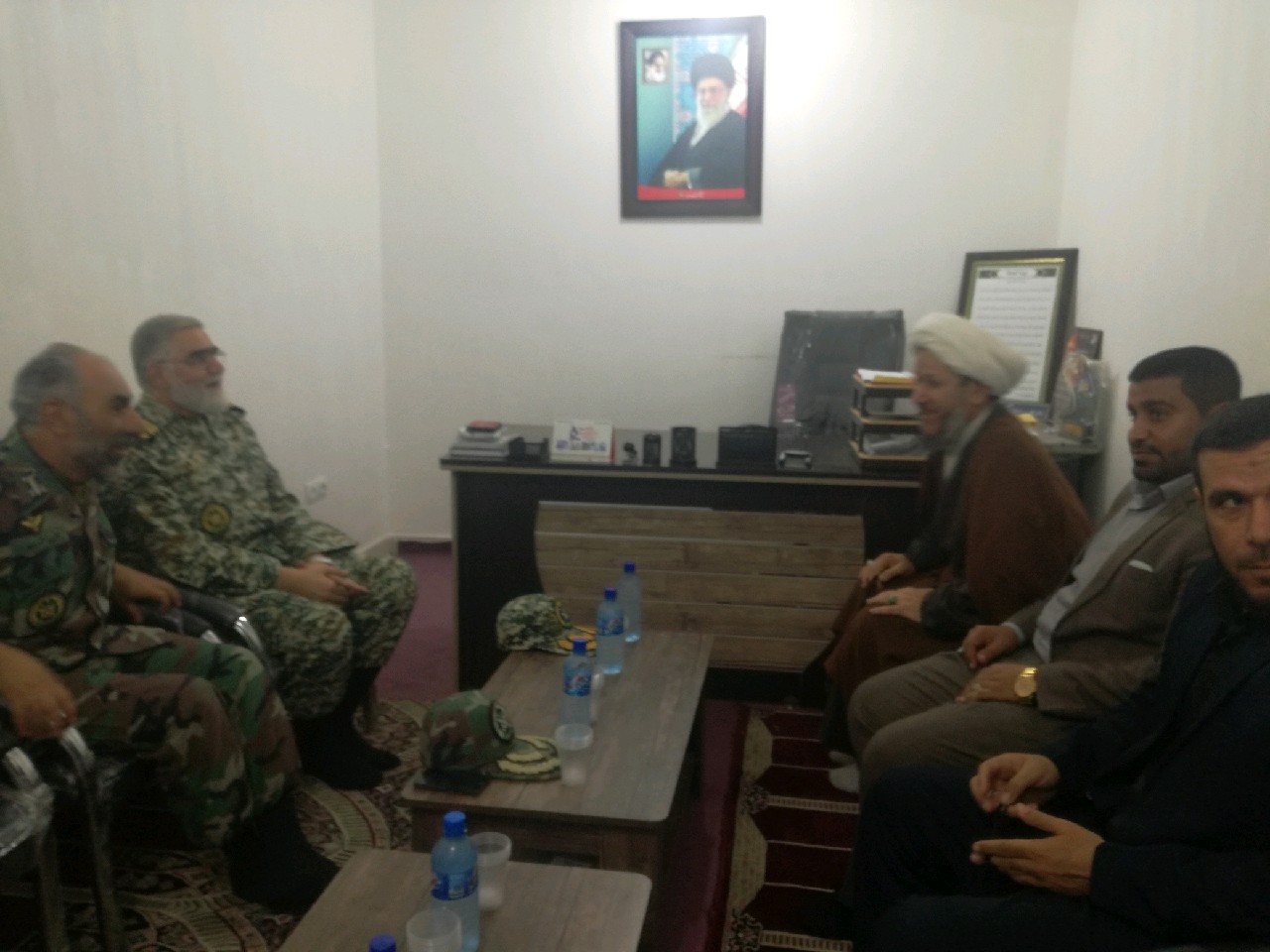 روز گذشته امیر سرتیپ احمدرضا پوردستان رئیس مرکز مطالعات راهبردی ارتش جمهوری اسلامی ایران و جمعه از فرماندهان ارتش با حجت الاسلام والمسلمین خضیراوی امام جمعه کارون دیدار کردند.