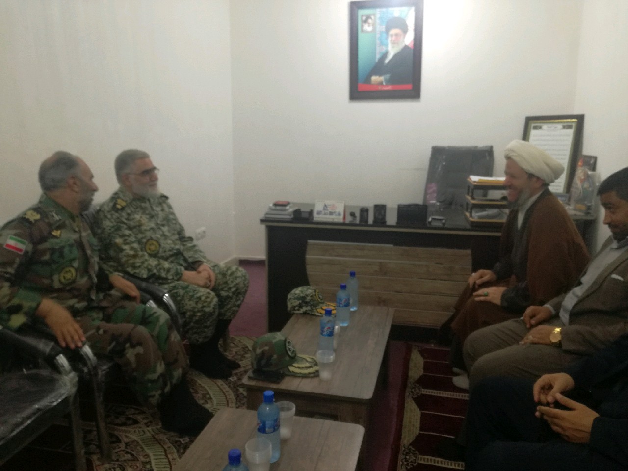 روز گذشته امیر سرتیپ احمدرضا پوردستان رئیس مرکز مطالعات راهبردی ارتش جمهوری اسلامی ایران و جمعه از فرماندهان ارتش با حجت الاسلام والمسلمین خضیراوی امام جمعه کارون دیدار کردند.
