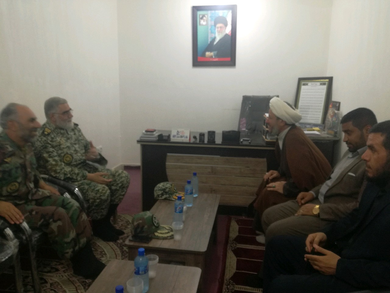 روز گذشته امیر سرتیپ احمدرضا پوردستان رئیس مرکز مطالعات راهبردی ارتش جمهوری اسلامی ایران و جمعه از فرماندهان ارتش با حجت الاسلام والمسلمین خضیراوی امام جمعه کارون دیدار کردند.