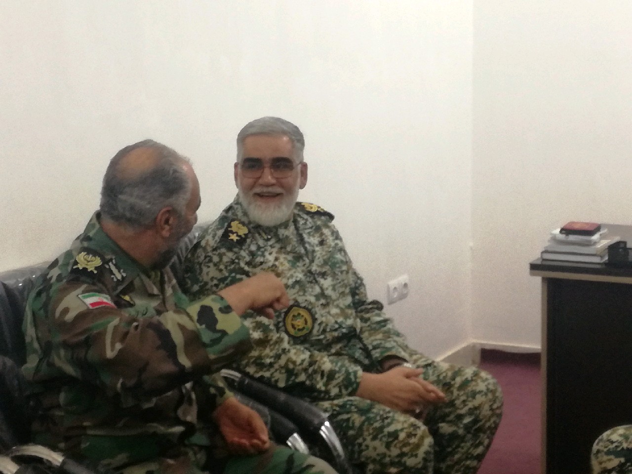 روز گذشته امیر سرتیپ احمدرضا پوردستان رئیس مرکز مطالعات راهبردی ارتش جمهوری اسلامی ایران و جمعه از فرماندهان ارتش با حجت الاسلام والمسلمین خضیراوی امام جمعه کارون دیدار کردند.