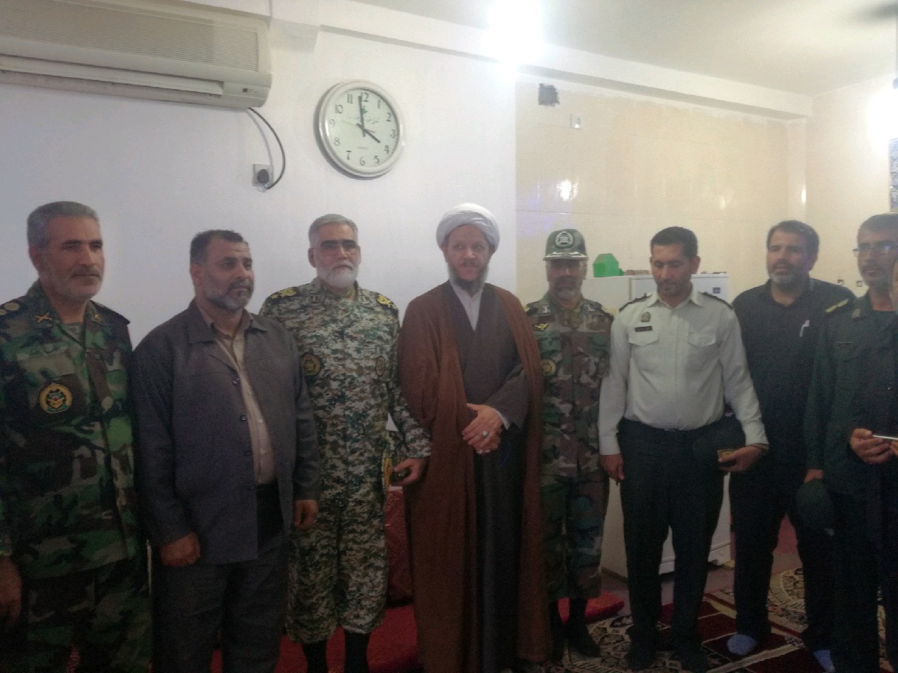 روز گذشته امیر سرتیپ احمدرضا پوردستان رئیس مرکز مطالعات راهبردی ارتش جمهوری اسلامی ایران و جمعه از فرماندهان ارتش با حجت الاسلام والمسلمین خضیراوی امام جمعه کارون دیدار کردند.