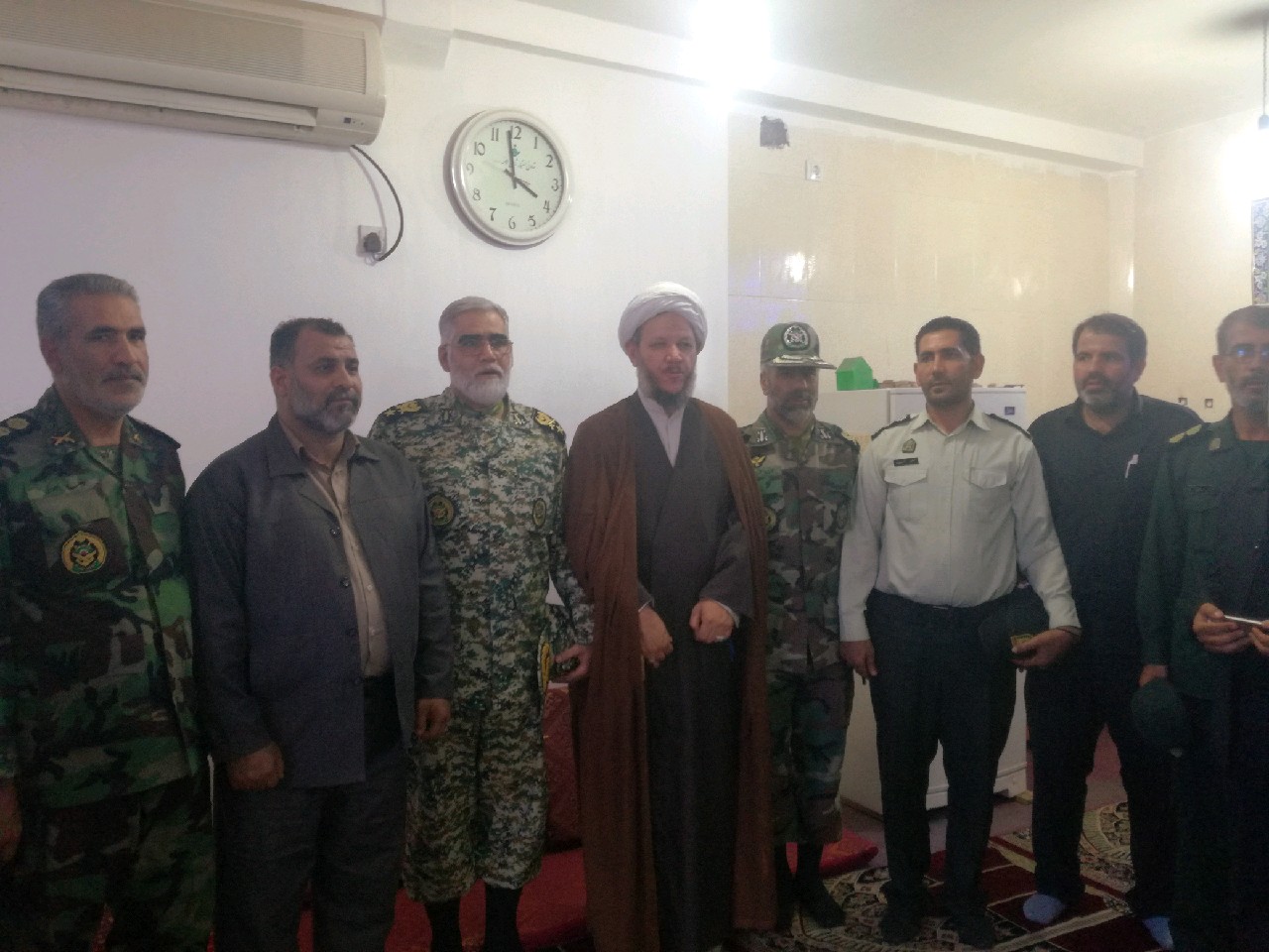 روز گذشته امیر سرتیپ احمدرضا پوردستان رئیس مرکز مطالعات راهبردی ارتش جمهوری اسلامی ایران و جمعه از فرماندهان ارتش با حجت الاسلام والمسلمین خضیراوی امام جمعه کارون دیدار کردند.