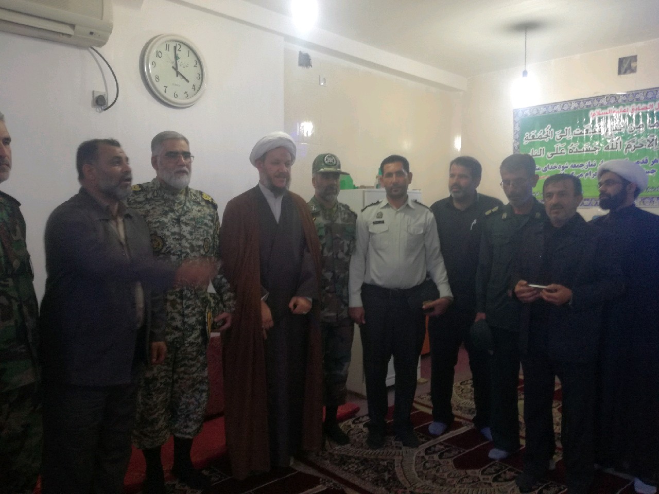 روز گذشته امیر سرتیپ احمدرضا پوردستان رئیس مرکز مطالعات راهبردی ارتش جمهوری اسلامی ایران و جمعه از فرماندهان ارتش با حجت الاسلام والمسلمین خضیراوی امام جمعه کارون دیدار کردند.