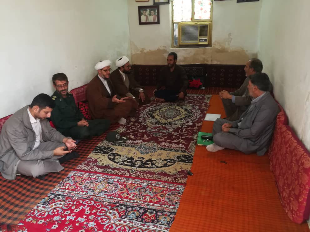 امام جمعه کارون و فرمانده سپاه از کارگر فداکار قلعه چنعان تجلیل کردند