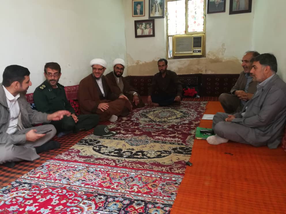 امام جمعه کارون و فرمانده سپاه از کارگر فداکار قلعه چنعان تجلیل کردند