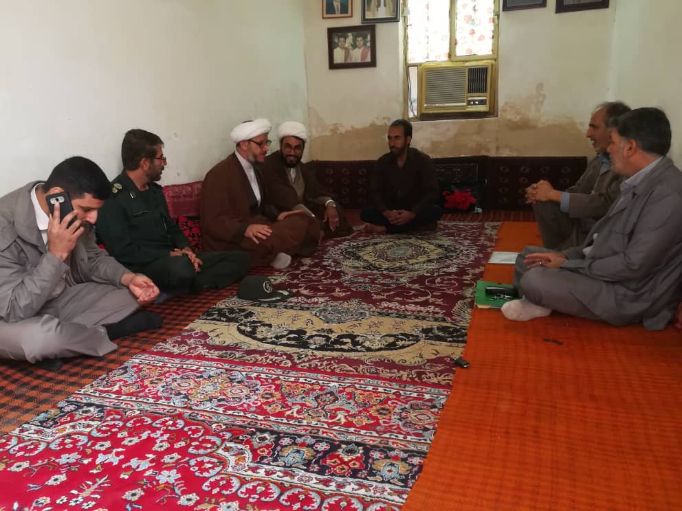 امام جمعه کارون و فرمانده سپاه از کارگر فداکار قلعه چنعان تجلیل کردند