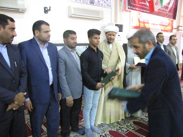 گزارش تصویری/ تجلیل ازنخبگان و دانش آموزان برتر شهرستان کارون