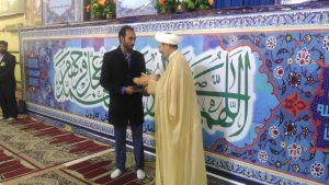 گزارش تصویری/تجلیل از طارق زرگانی در نماز جمعه این هفته