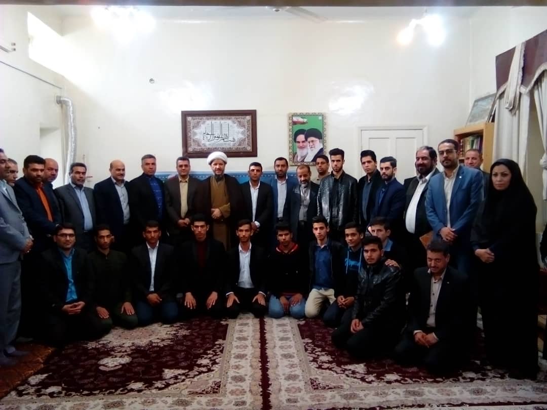 گزارش تصویری/دیدار نخبگان قرآنی و ورزشی با امام جمعه کارون