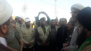 استقبال امام جمعه و مسئولین از ورودکاروان کمک های حشدالشعبی عراق به شهرستان کارون