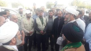استقبال امام جمعه و مسئولین از ورودکاروان کمک های حشدالشعبی عراق به شهرستان کارون