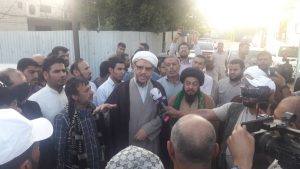 استقبال امام جمعه و مسئولین از ورودکاروان کمک های حشدالشعبی عراق به شهرستان کارون